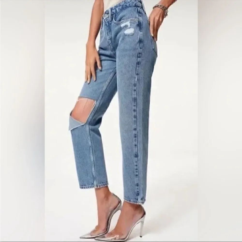 NWT Good American 90’s Duster Straight Leg Jeans in Blue950, Size 4 - Picture 3 of 16